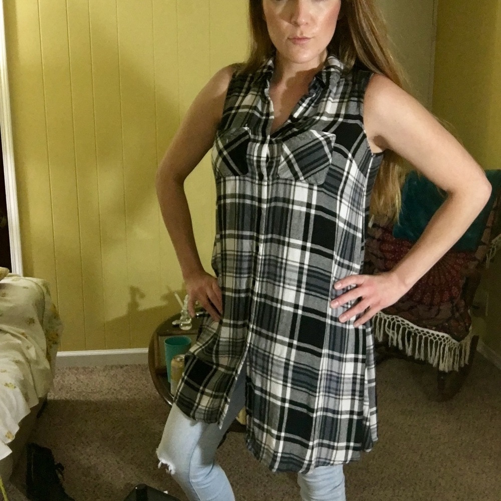 Sleeveless black and white plaid shirtdress